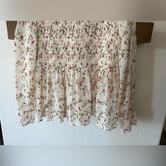 Francesca’s|Mi Ami White Ditsy Floral Smocked Blouse, long sleeve in peplum••NWT - Picture 4 of 10